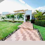 Casa Lomas En Zona Dorada, 5 Minutos De La Playa